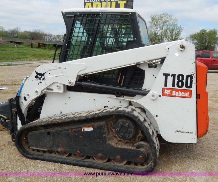image for item D8168 2007 Bobcat T180 skid steer