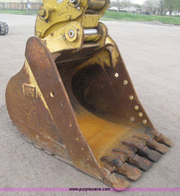 image for item E3420 2001 Caterpillar 320CL excavator