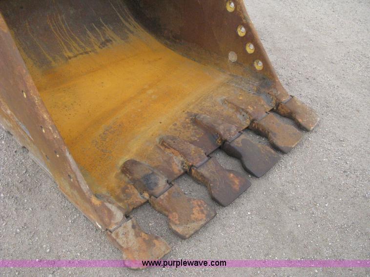 image for item E3420 2001 Caterpillar 320CL excavator
