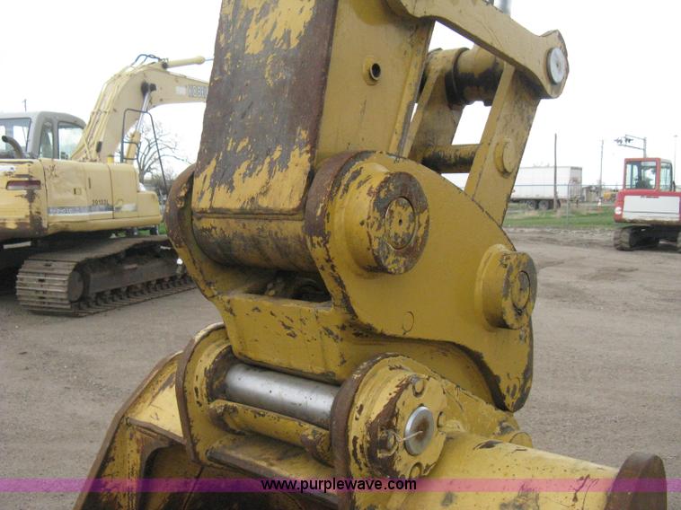 image for item E3420 2001 Caterpillar 320CL excavator
