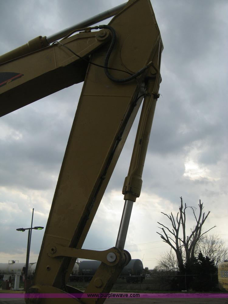 image for item E3420 2001 Caterpillar 320CL excavator