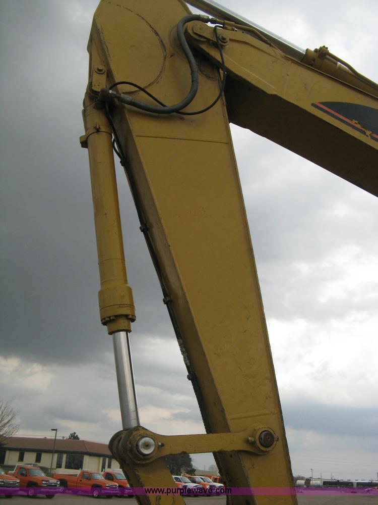 image for item E3420 2001 Caterpillar 320CL excavator