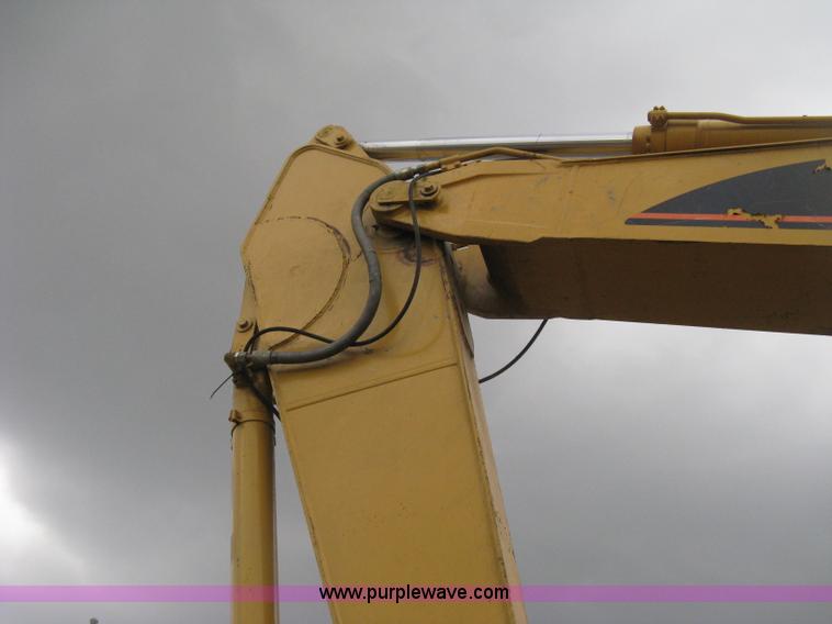 image for item E3420 2001 Caterpillar 320CL excavator