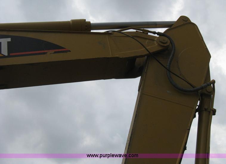 image for item E3420 2001 Caterpillar 320CL excavator