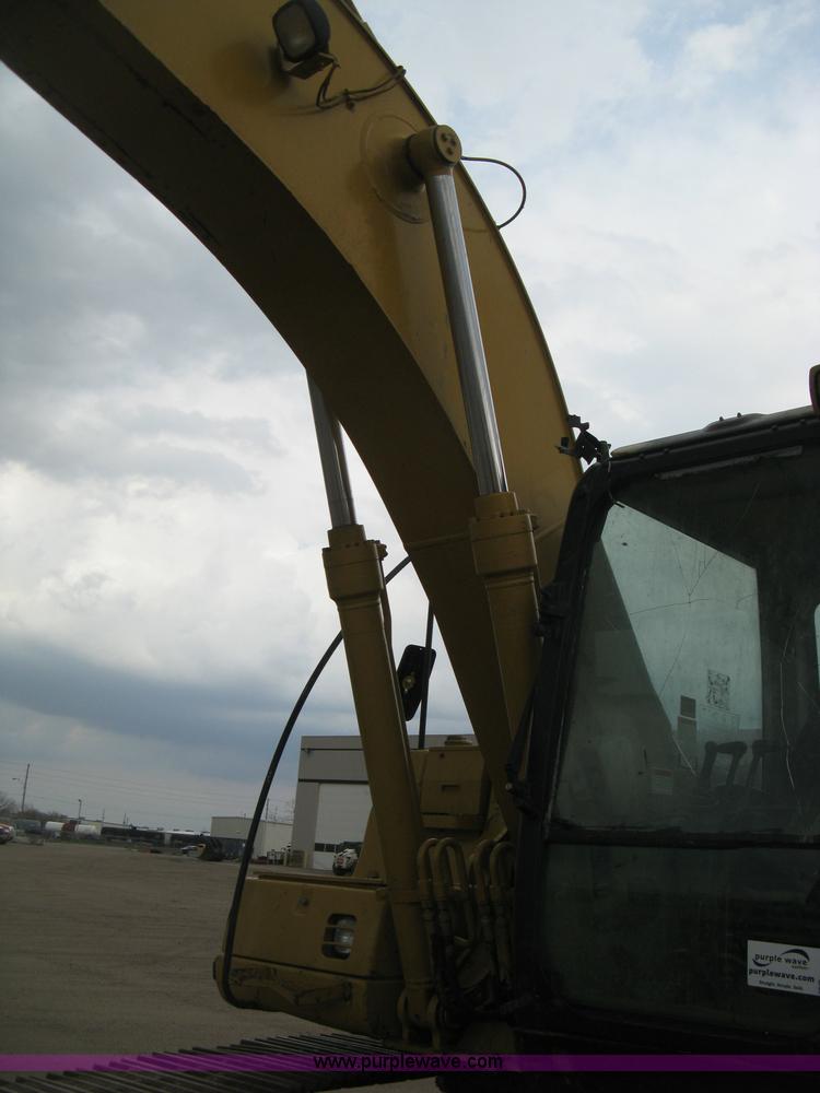 image for item E3420 2001 Caterpillar 320CL excavator