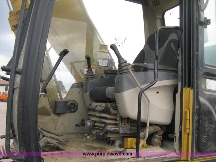 image for item E3420 2001 Caterpillar 320CL excavator