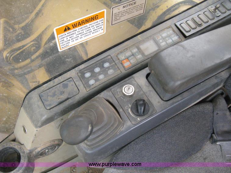 image for item E3420 2001 Caterpillar 320CL excavator