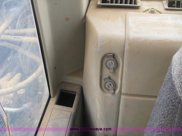 image for item E3420 2001 Caterpillar 320CL excavator