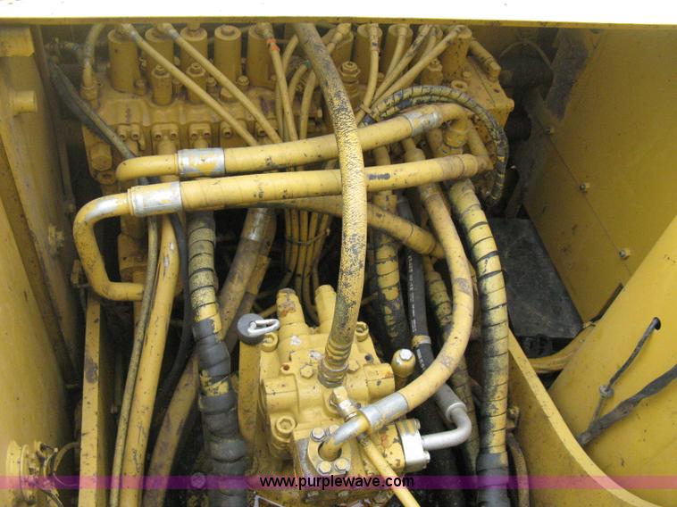 image for item E3420 2001 Caterpillar 320CL excavator