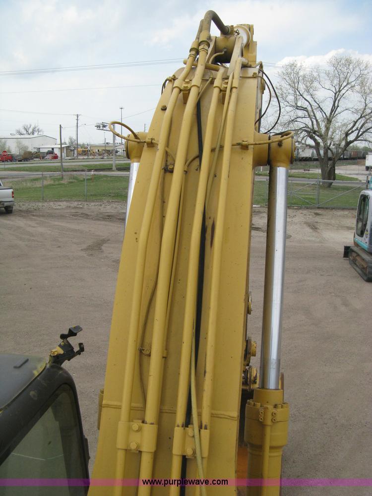 image for item E3420 2001 Caterpillar 320CL excavator