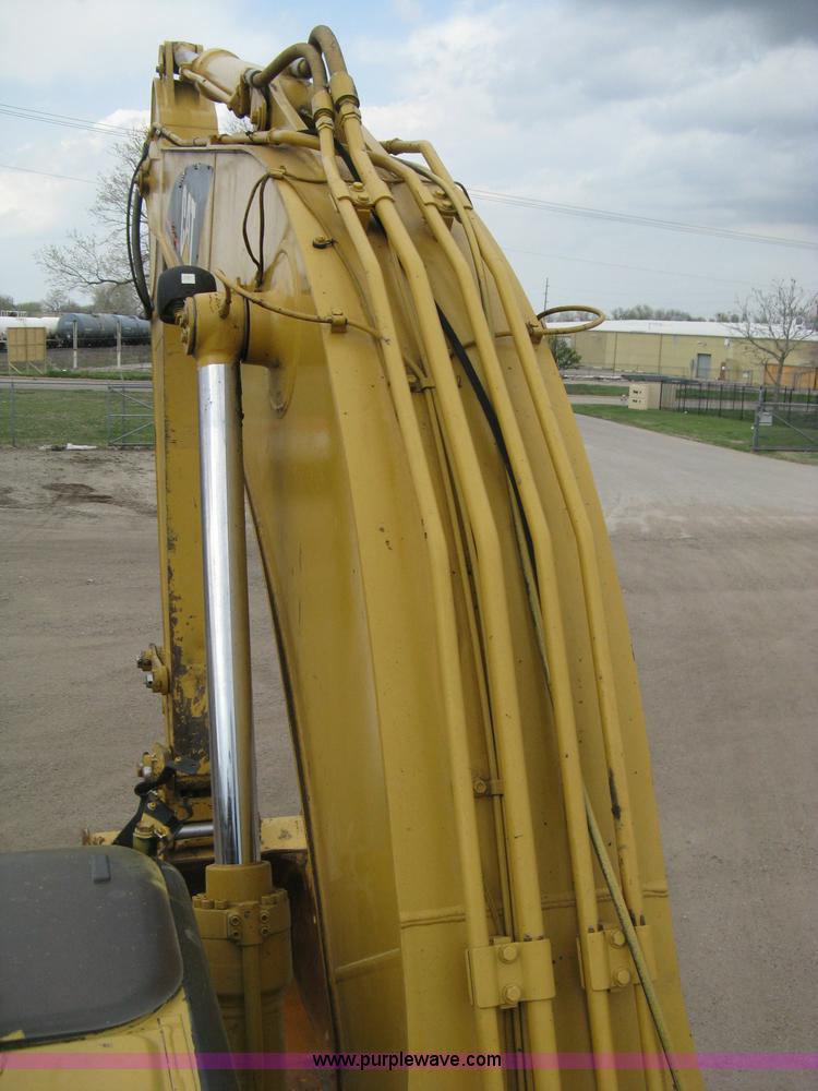 image for item E3420 2001 Caterpillar 320CL excavator