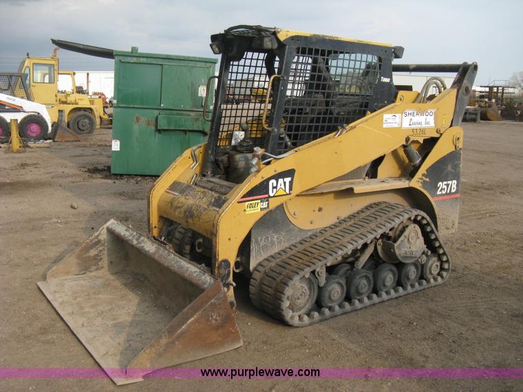 image for item E3424 2005 Caterpillar 257B Turbo skid steer