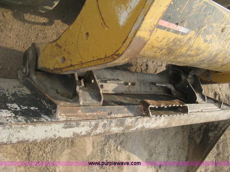 image for item E3424 2005 Caterpillar 257B Turbo skid steer