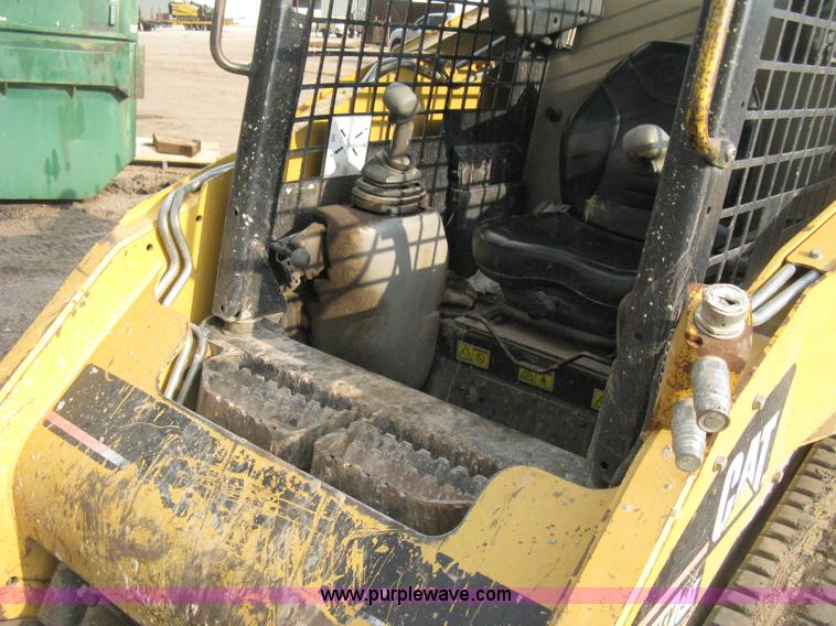 image for item E3424 2005 Caterpillar 257B Turbo skid steer