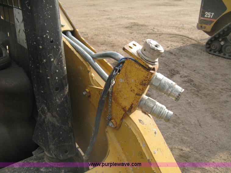 image for item E3424 2005 Caterpillar 257B Turbo skid steer