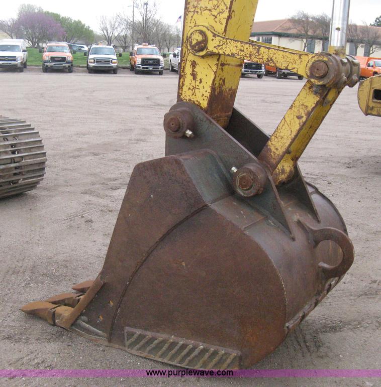 image for item E3429 1999 Komatsu PC200LC-6 Advance excavator