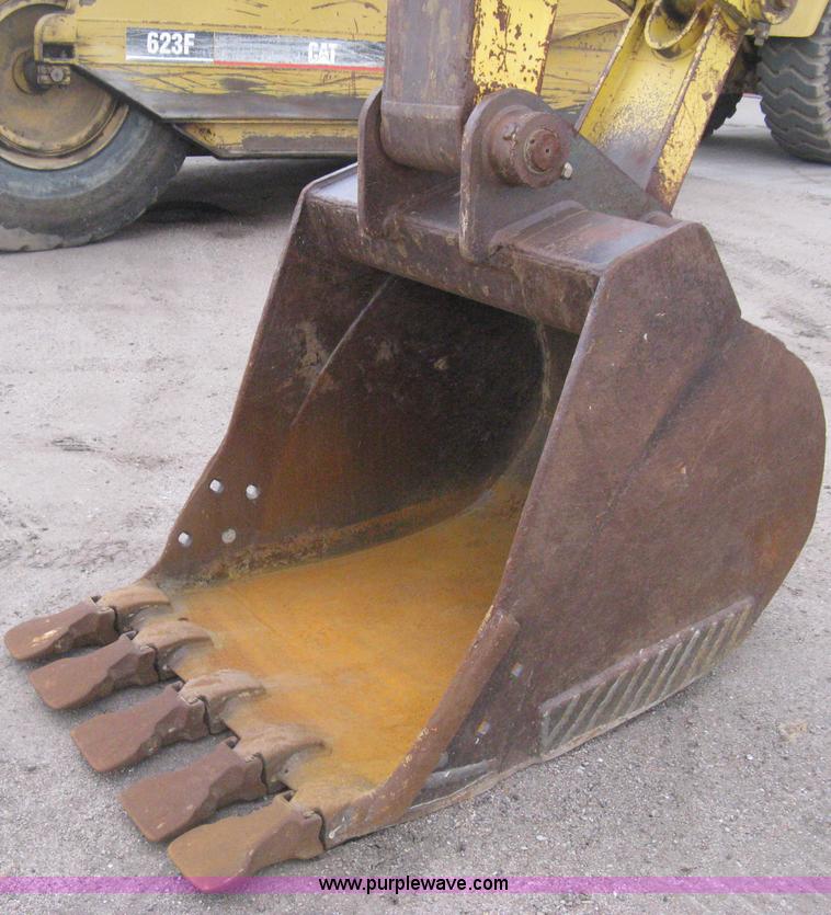 image for item E3429 1999 Komatsu PC200LC-6 Advance excavator