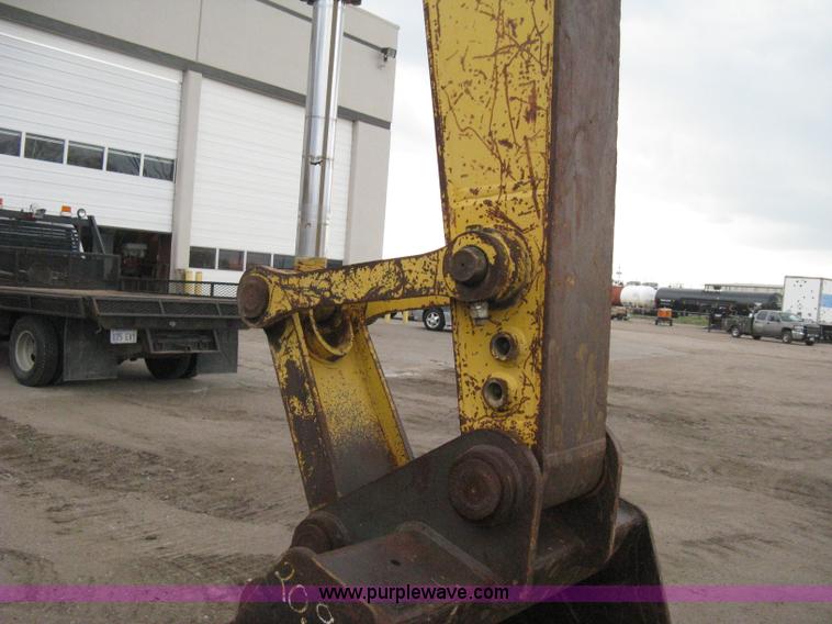 image for item E3429 1999 Komatsu PC200LC-6 Advance excavator