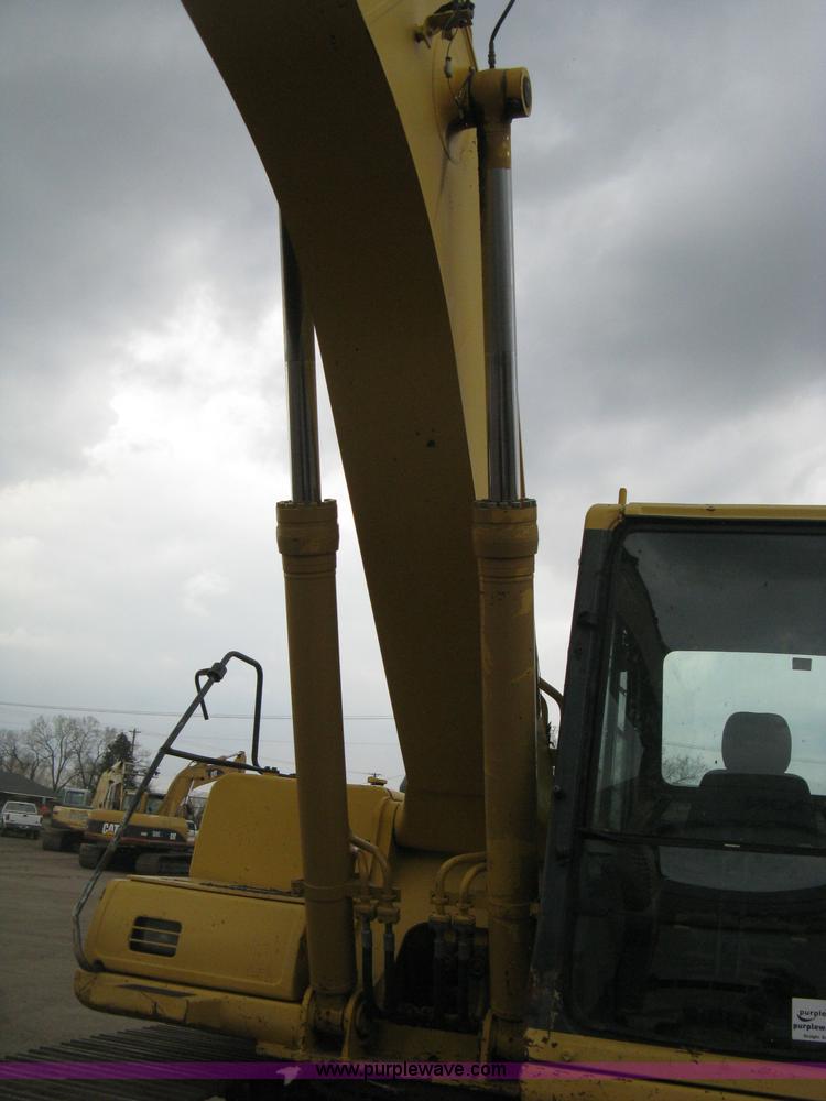 image for item E3429 1999 Komatsu PC200LC-6 Advance excavator