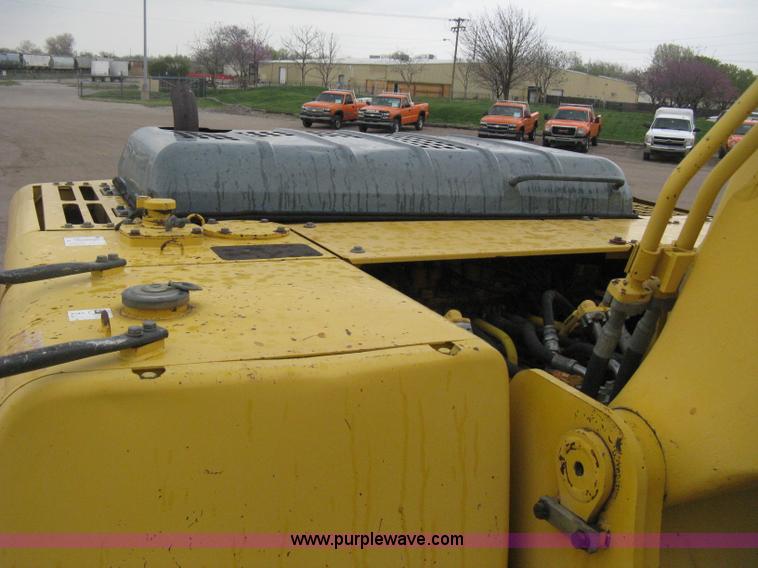 image for item E3429 1999 Komatsu PC200LC-6 Advance excavator