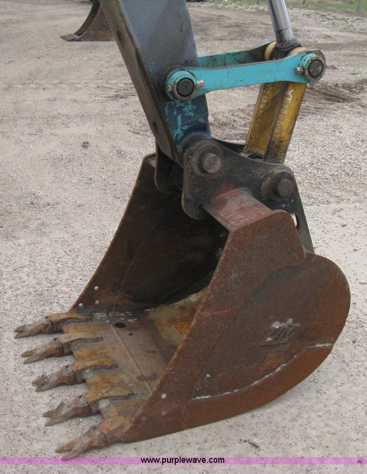 image for item E3431 1999 Kobelco 70SR midi excavator