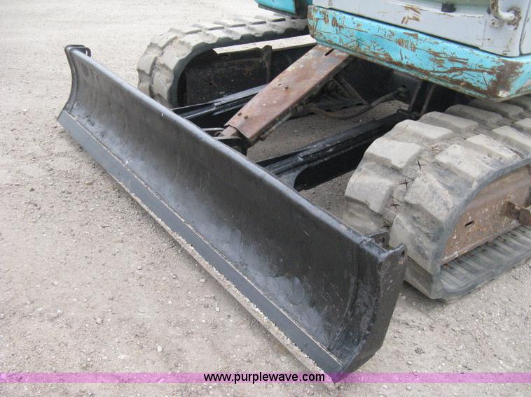 image for item E3431 1999 Kobelco 70SR midi excavator