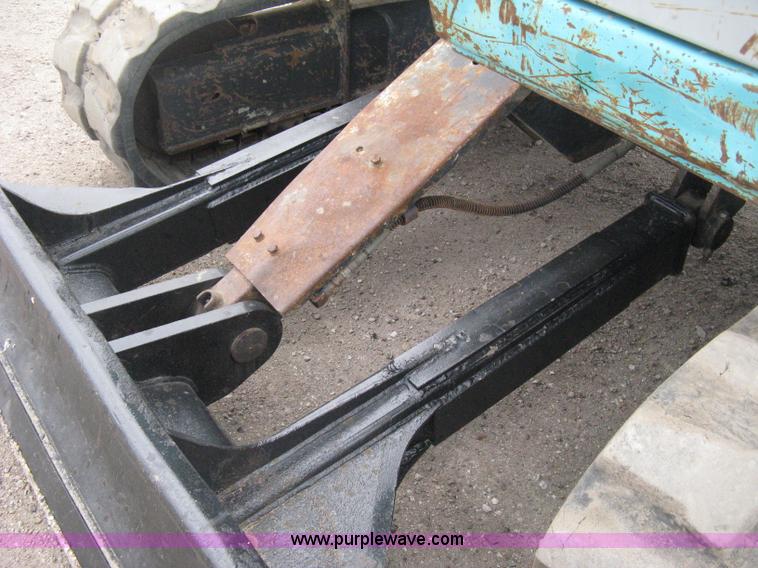 image for item E3431 1999 Kobelco 70SR midi excavator