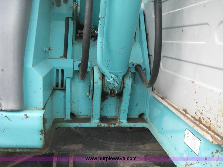 image for item E3431 1999 Kobelco 70SR midi excavator
