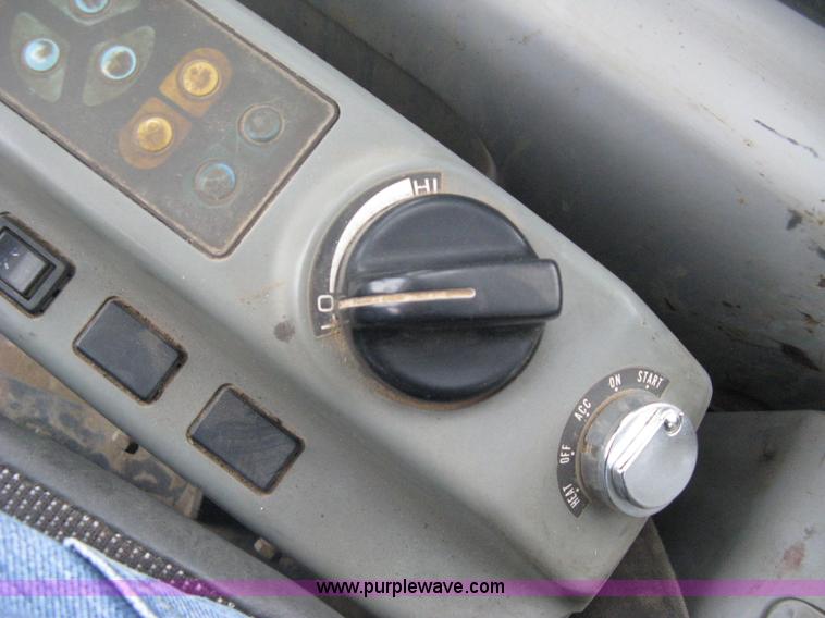 image for item E3431 1999 Kobelco 70SR midi excavator