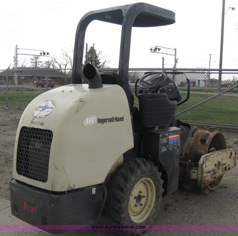 image for item E3432 2008 Ingersoll Rand SD25 TF articulated compactor