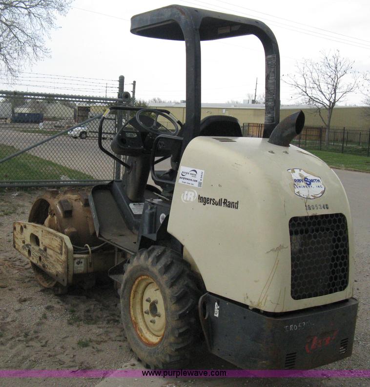 image for item E3432 2008 Ingersoll Rand SD25 TF articulated compactor