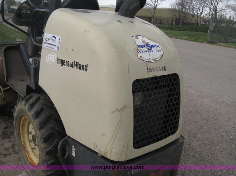 image for item E3432 2008 Ingersoll Rand SD25 TF articulated compactor