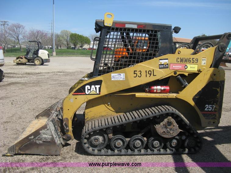 image for item E3435 2002 Caterpillar 257 skid steer