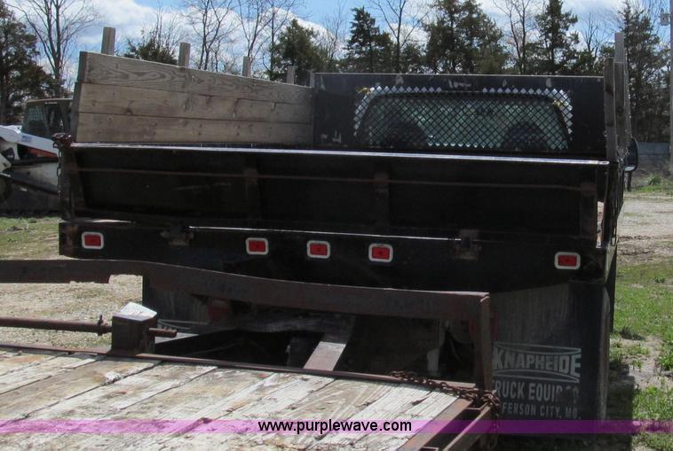 image for item E3905 2003 Ford F550 dump bed truck