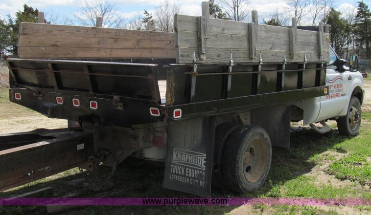 image for item E3905 2003 Ford F550 dump bed truck