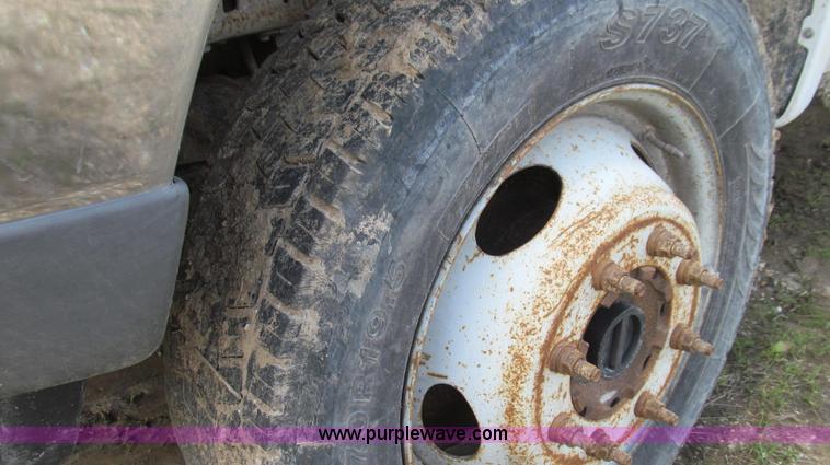 image for item E3905 2003 Ford F550 dump bed truck