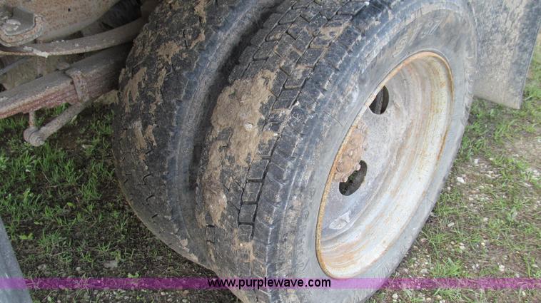 image for item E3905 2003 Ford F550 dump bed truck