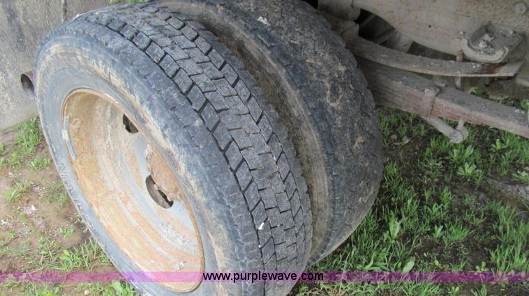 image for item E3905 2003 Ford F550 dump bed truck