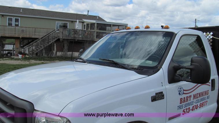 image for item E3905 2003 Ford F550 dump bed truck