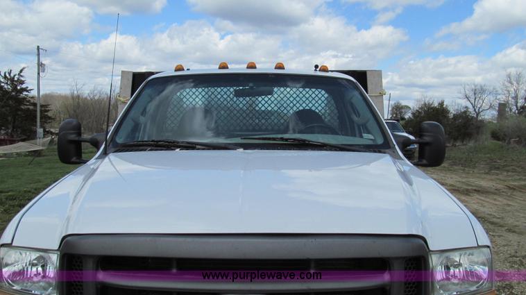 image for item E3905 2003 Ford F550 dump bed truck