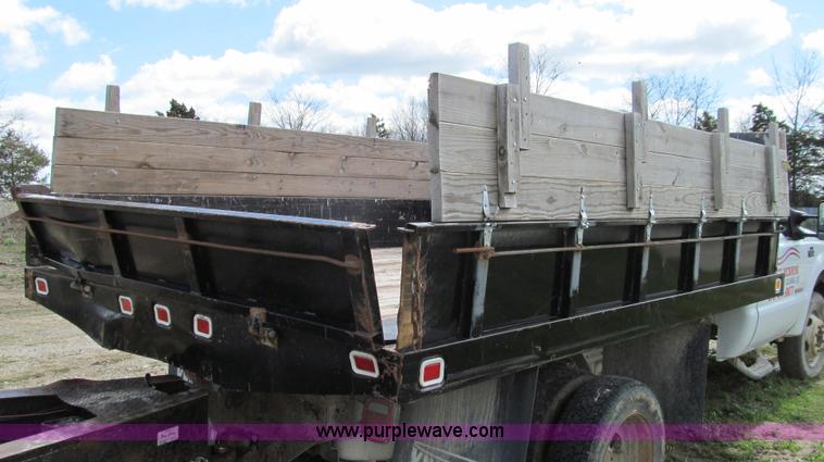 image for item E3905 2003 Ford F550 dump bed truck