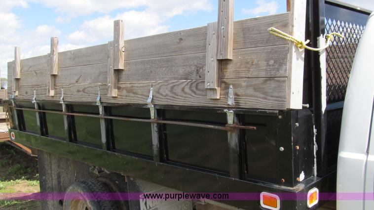 image for item E3905 2003 Ford F550 dump bed truck