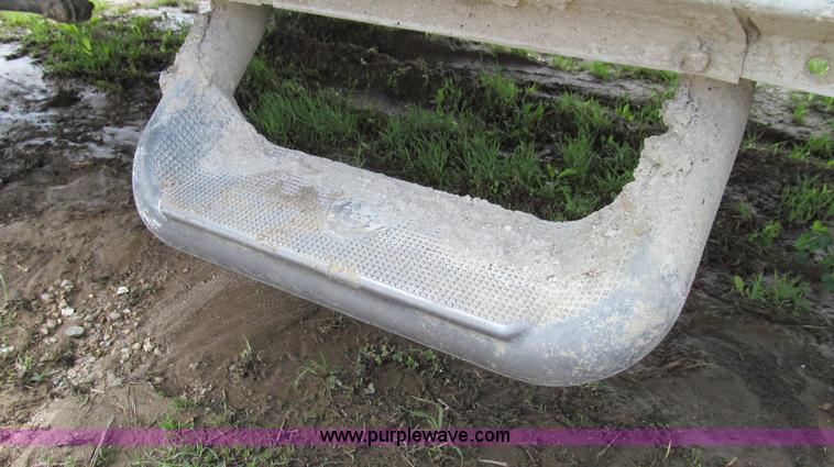 image for item E3905 2003 Ford F550 dump bed truck