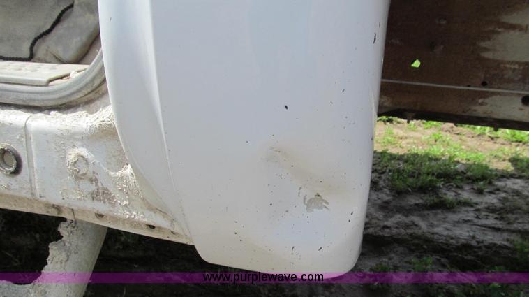 image for item E3905 2003 Ford F550 dump bed truck