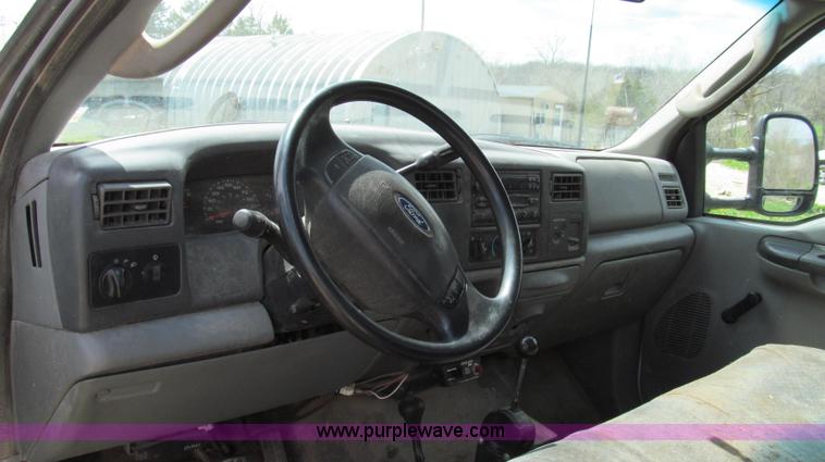 image for item E3905 2003 Ford F550 dump bed truck