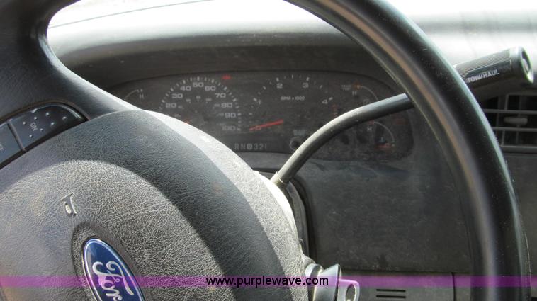 image for item E3905 2003 Ford F550 dump bed truck