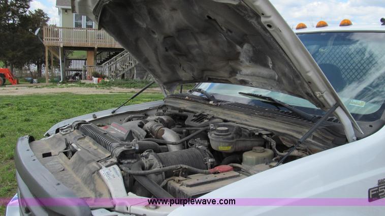 image for item E3905 2003 Ford F550 dump bed truck