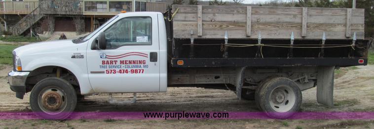 image for item E3907 2004 Ford F550 dump bed truck