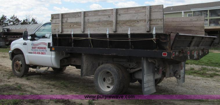 image for item E3907 2004 Ford F550 dump bed truck
