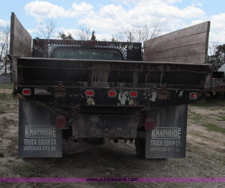 image for item E3907 2004 Ford F550 dump bed truck
